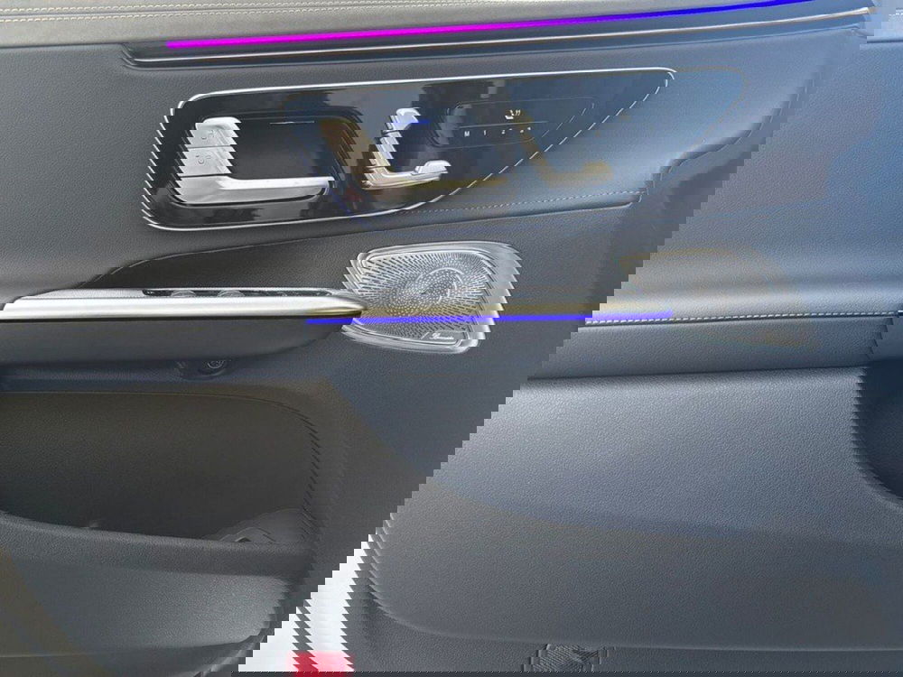 Mercedes-Benz EQE nuova a Rimini (17)