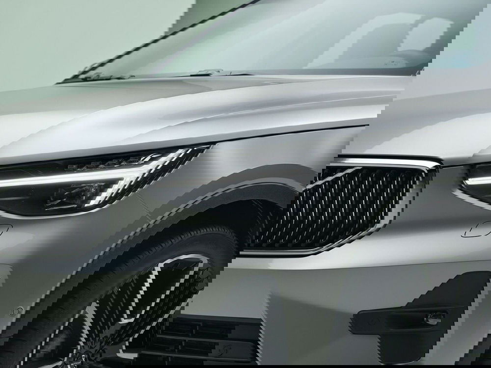 Volvo XC40 nuova a Ravenna (2)