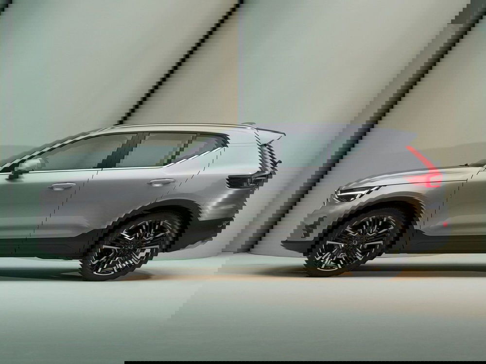 Volvo XC40 nuova a Ravenna (3)