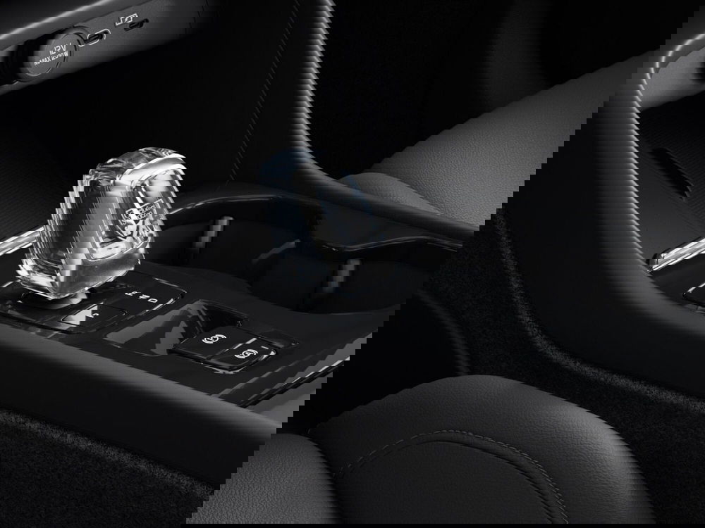 Volvo XC40 nuova a Ravenna (6)