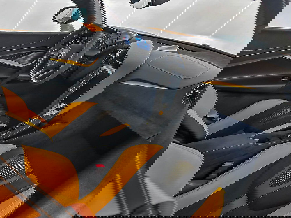 McLaren 750S Coupé nuova a Milano (11)