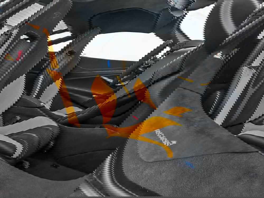 McLaren 750S Coupé nuova a Milano (12)