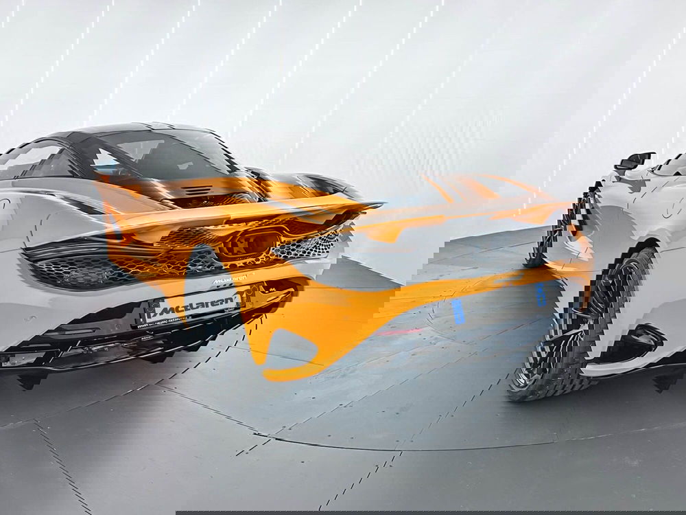 McLaren 750S Coupé nuova a Milano (4)