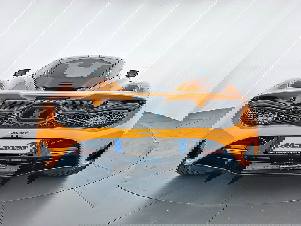 McLaren 750S Coupé nuova a Milano (5)