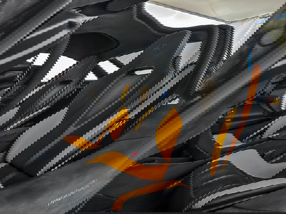 McLaren 750S Coupé nuova a Milano (8)