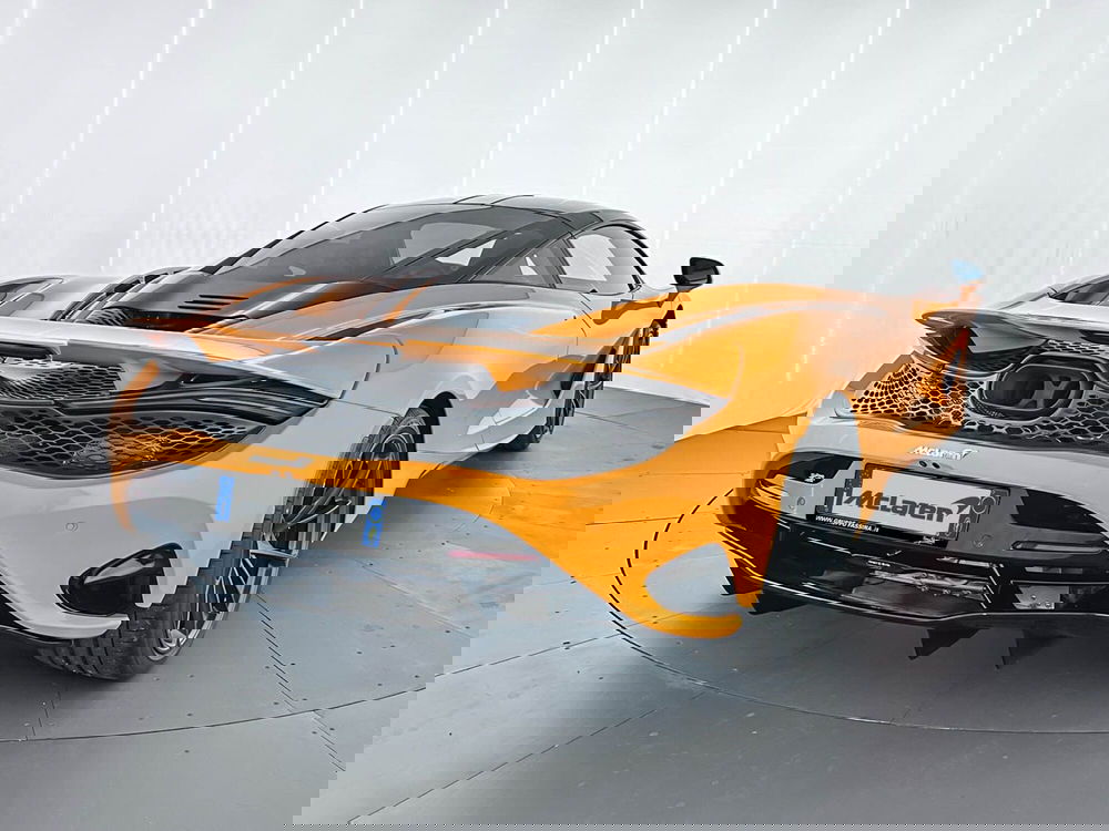 McLaren 750S Coupé nuova a Milano (6)