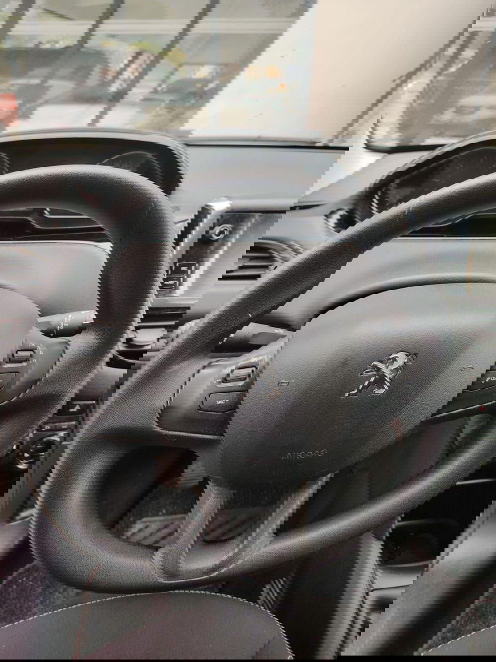 Peugeot 208 usata a Massa-Carrara (20)