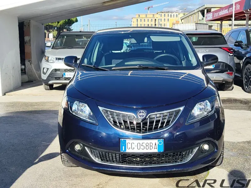 Lancia Ypsilon usata a Foggia