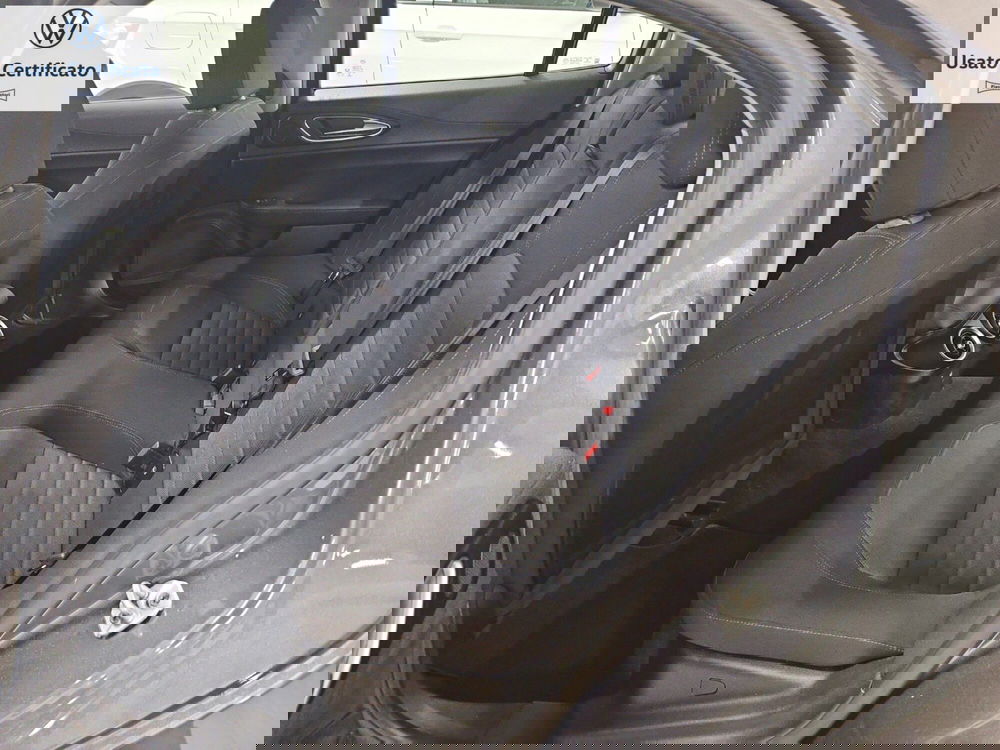 Alfa Romeo Giulia usata a Genova (10)