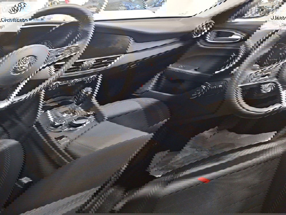 Alfa Romeo Giulia usata a Genova (11)