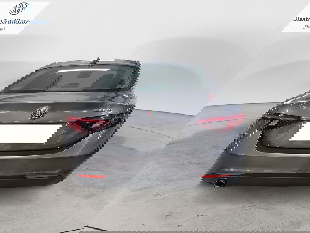 Alfa Romeo Giulia usata a Genova (5)