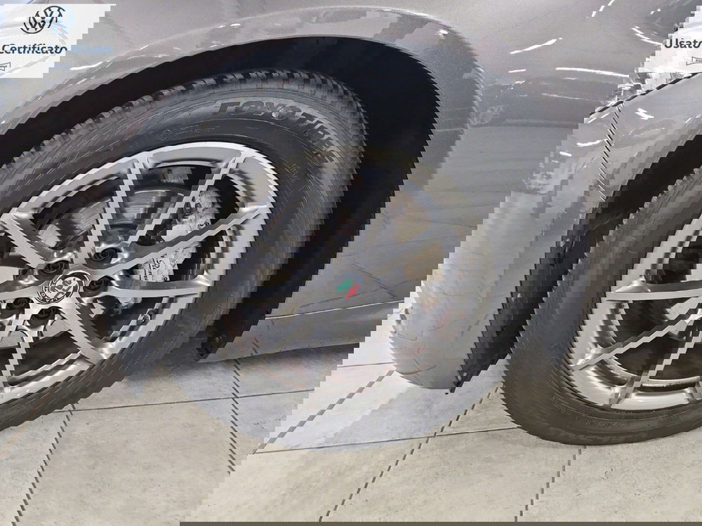 Alfa Romeo Giulia usata a Genova (8)