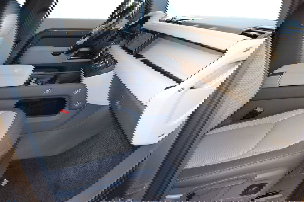 Land Rover Defender usata a Cuneo (3)