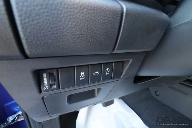 Isuzu D-Max Pick-up nuova a Bologna (12)