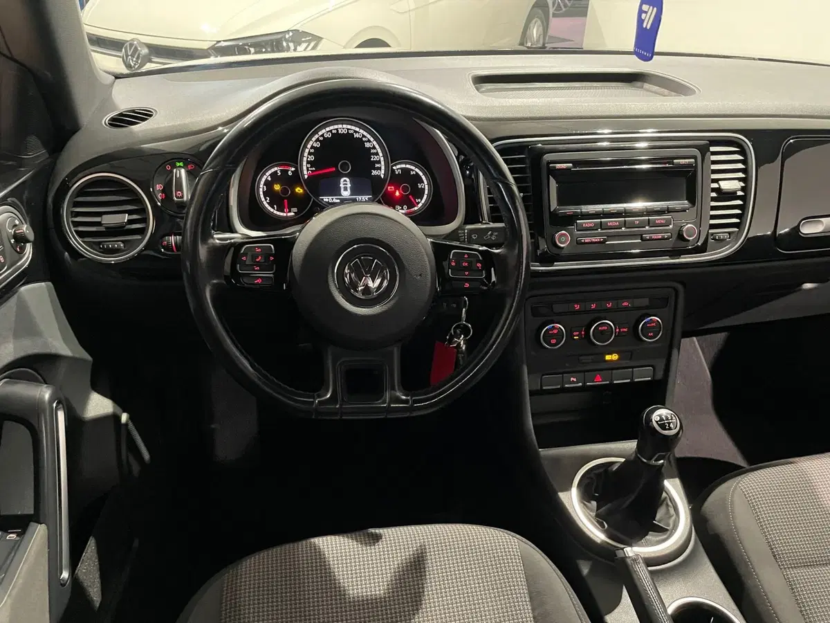 Volkswagen Maggiolino usata a Genova (11)