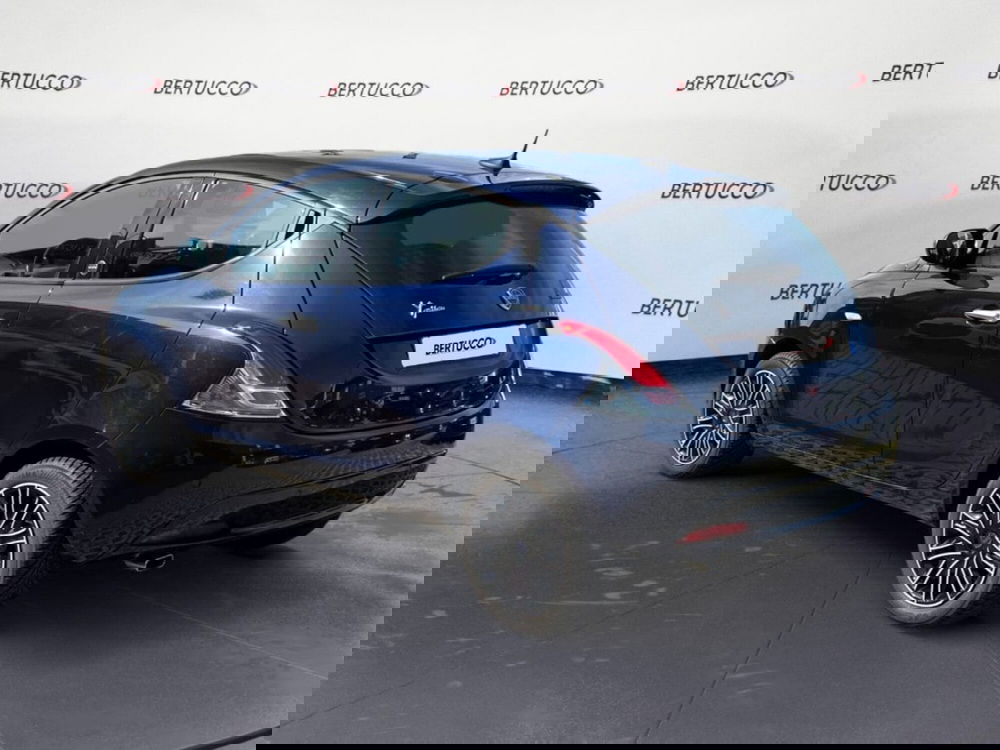 Lancia Ypsilon usata a Verona (4)