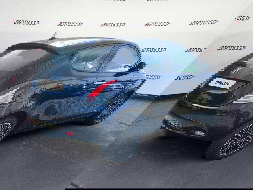 Lancia Ypsilon usata a Verona (6)