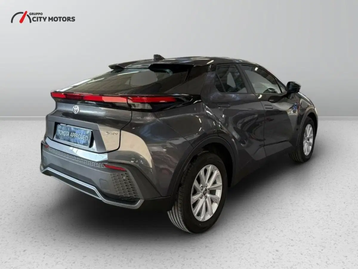 Toyota Toyota C-HR nuova a Monza e Brianza (6)