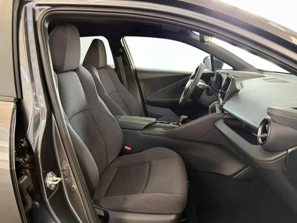 Toyota Toyota C-HR nuova a Monza e Brianza (9)