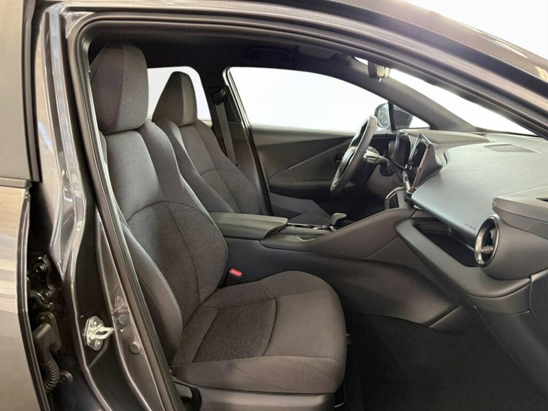 Toyota Toyota C-HR nuova a Monza e Brianza (9)