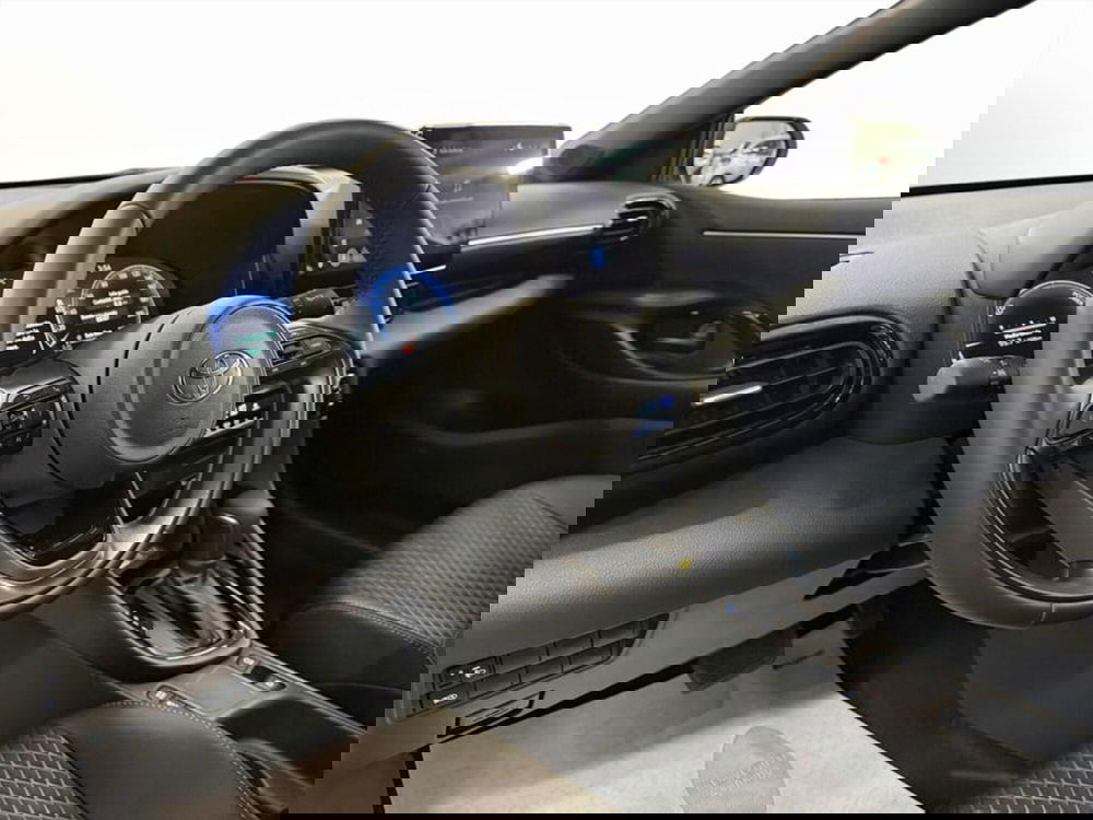 Toyota Yaris Cross nuova a Monza e Brianza (11)