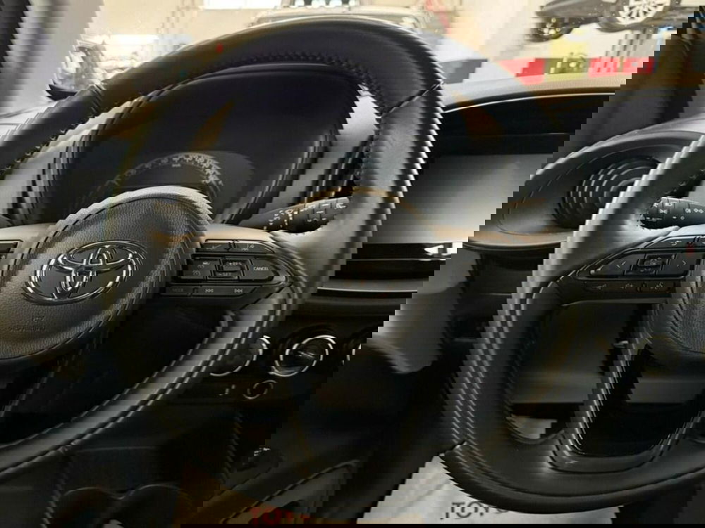 Toyota Aygo X nuova a Monza e Brianza (7)