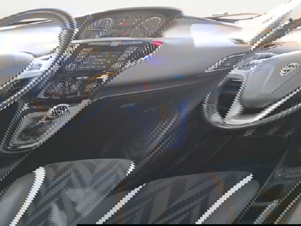 Lancia Ypsilon usata a Treviso (12)