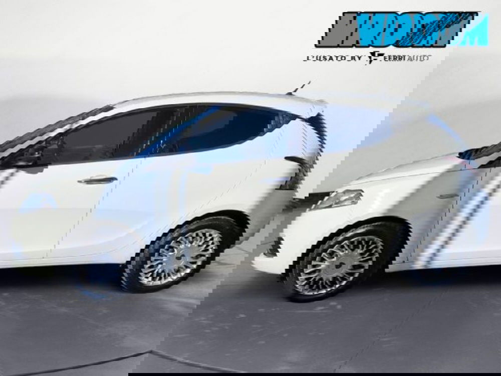 Lancia Ypsilon usata a Treviso (5)