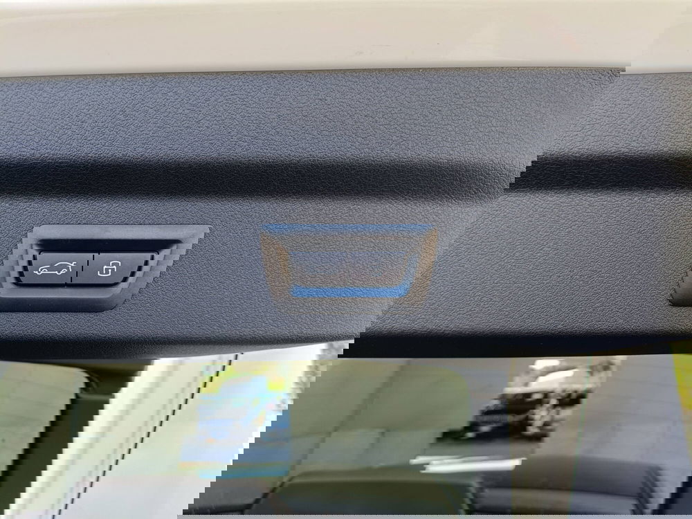 BMW iX2 usata a Ascoli Piceno (17)