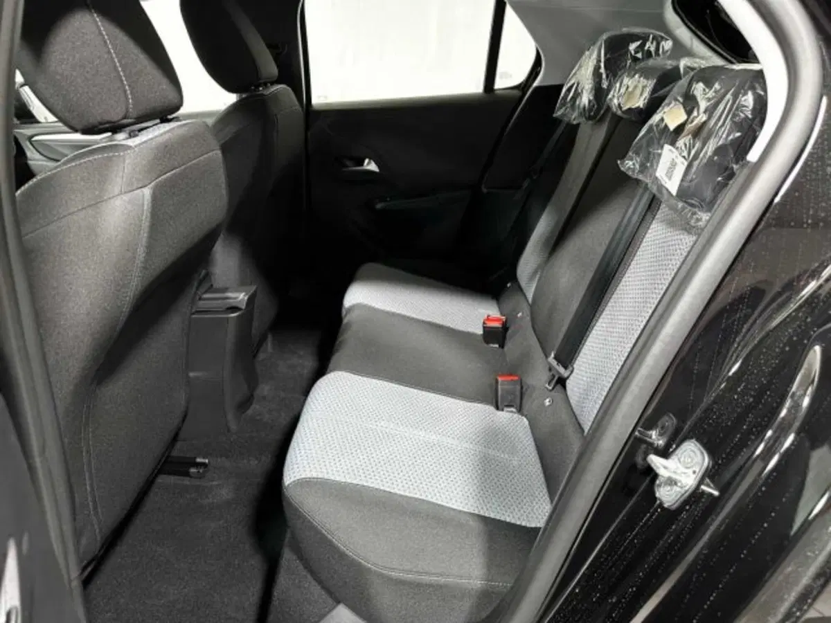 Opel Corsa nuova a Sondrio (11)