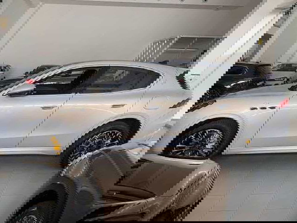 Maserati Grecale usata a Napoli (6)