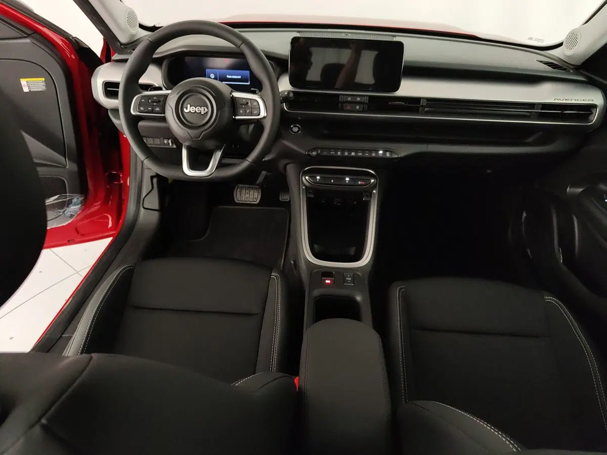 Jeep Avenger nuova a Caserta (15)