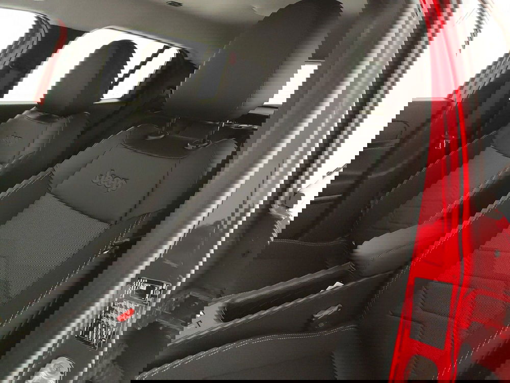 Jeep Avenger nuova a Caserta (17)