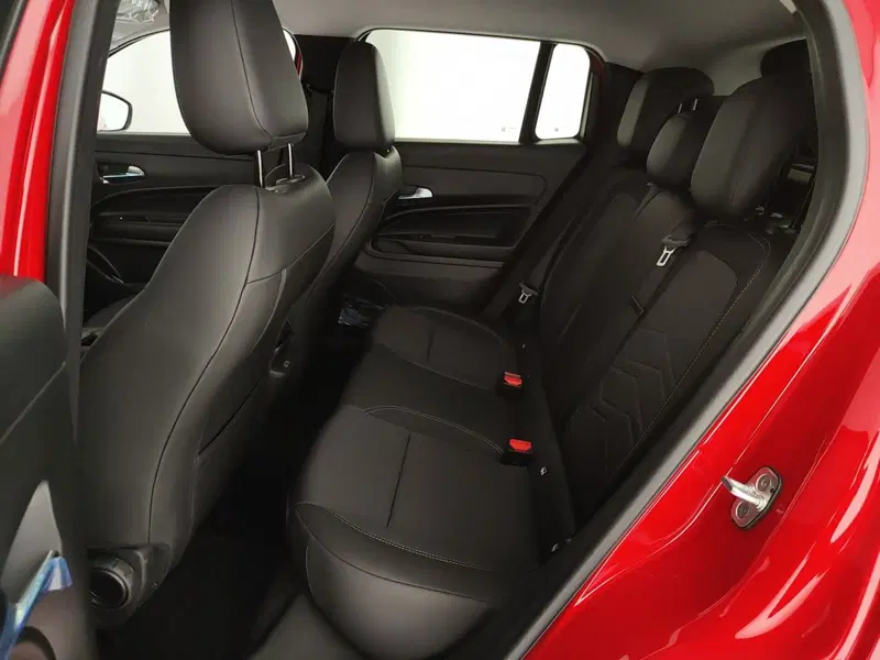 Jeep Avenger nuova a Caserta (18)
