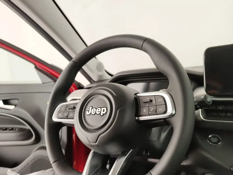 Jeep Avenger nuova a Caserta (20)