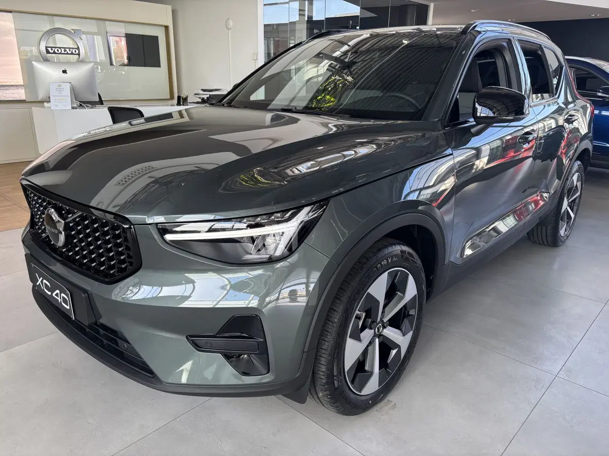 Volvo XC40 nuova a Ferrara