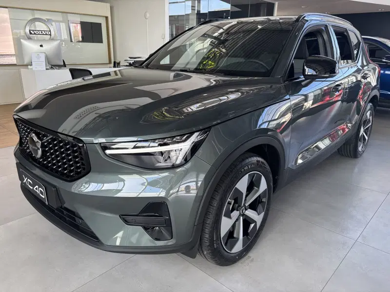 Volvo XC40 nuova a Ferrara