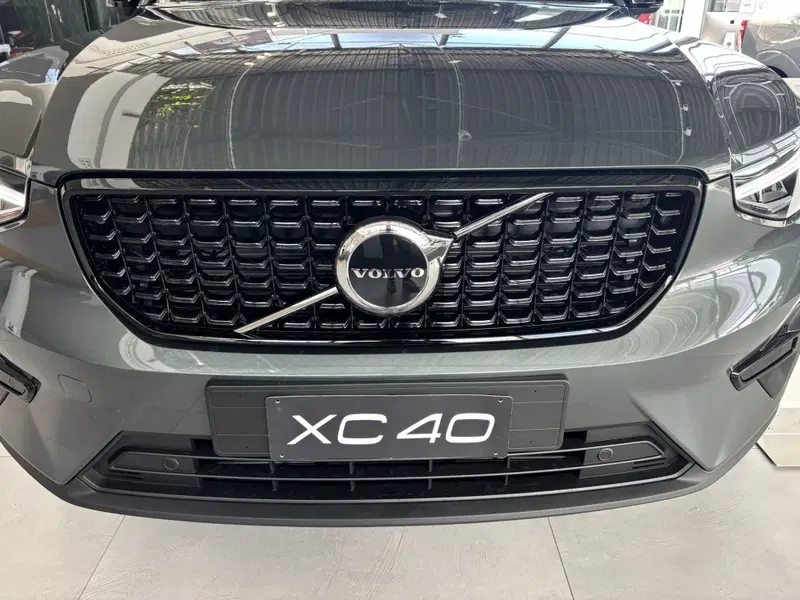 Volvo XC40 nuova a Ferrara (5)