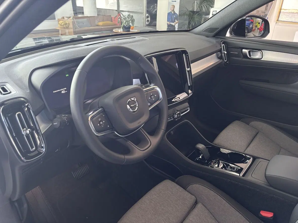 Volvo XC40 nuova a Ferrara (6)