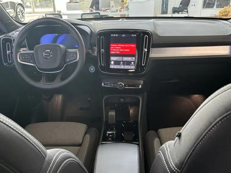 Volvo XC40 nuova a Ferrara (9)