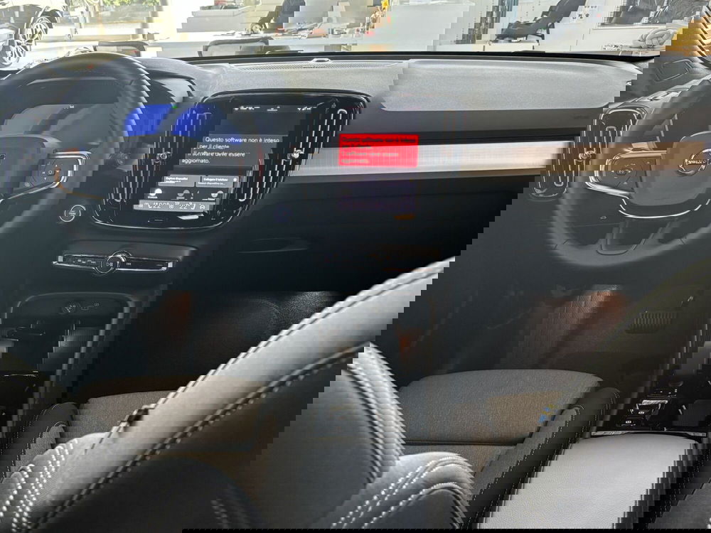 Volvo XC40 nuova a Ferrara (9)