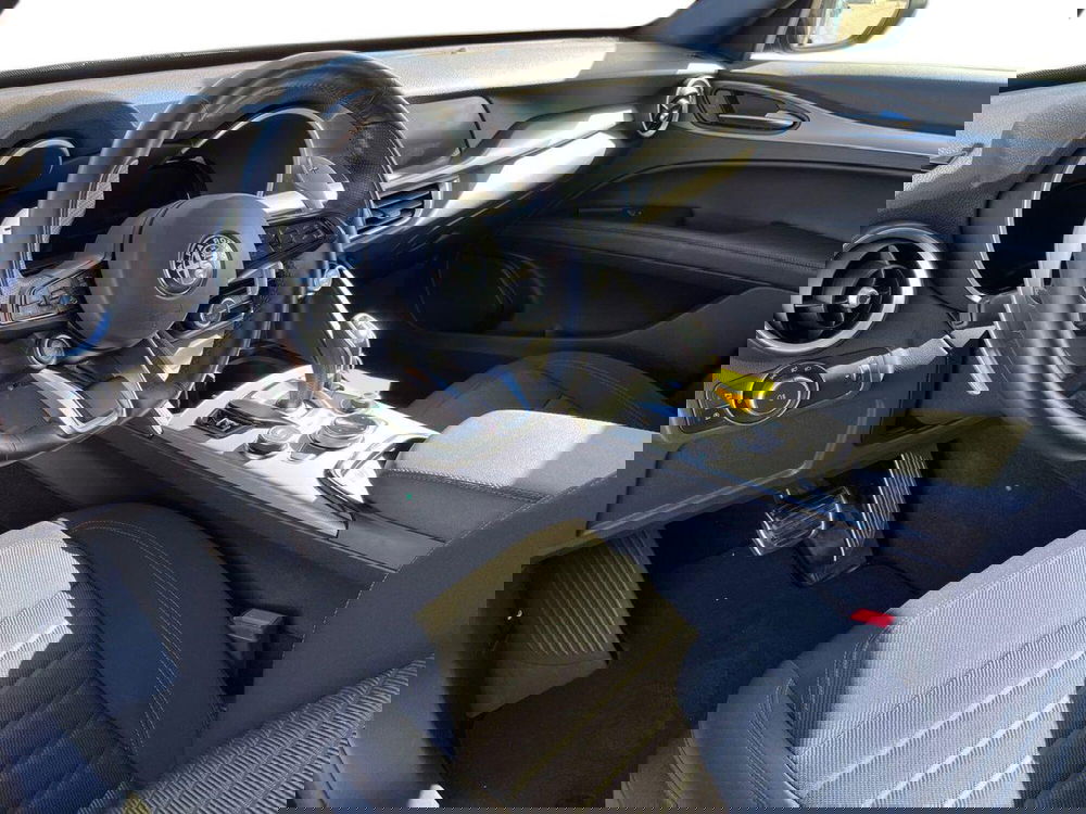 Alfa Romeo Stelvio usata a Bari (10)