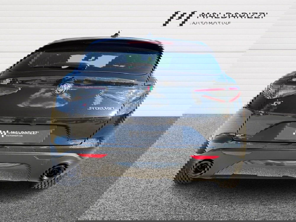 Alfa Romeo Stelvio usata a Bari (3)