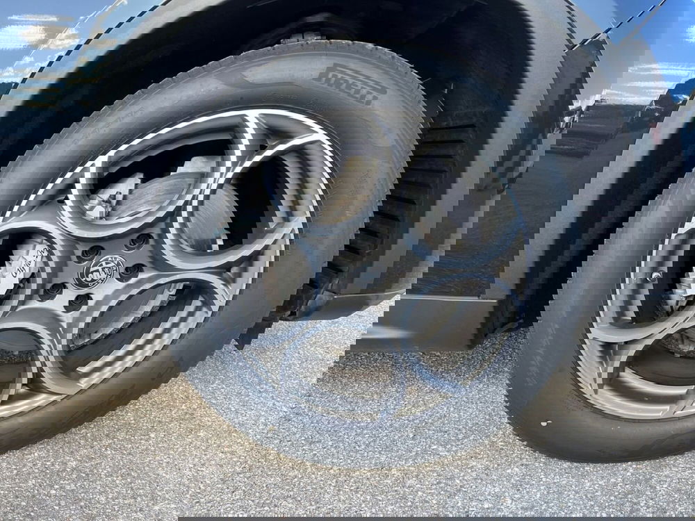 Alfa Romeo Stelvio usata a Bari (6)