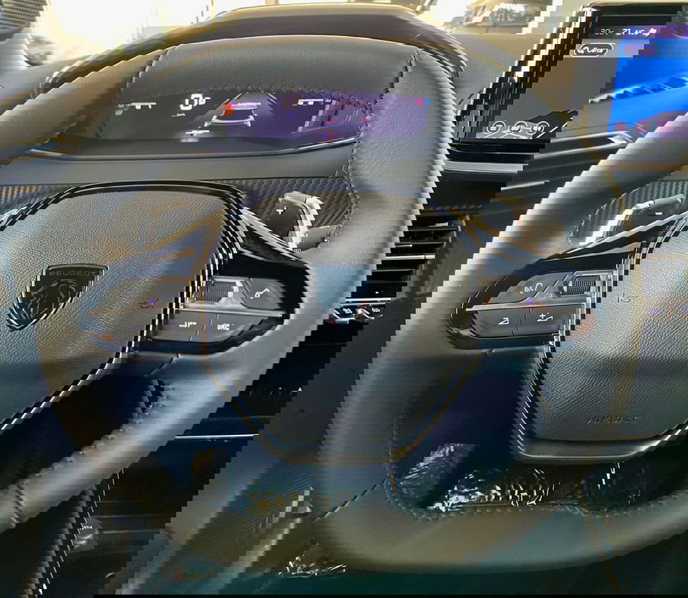 Peugeot 2008 nuova a Bari (17)