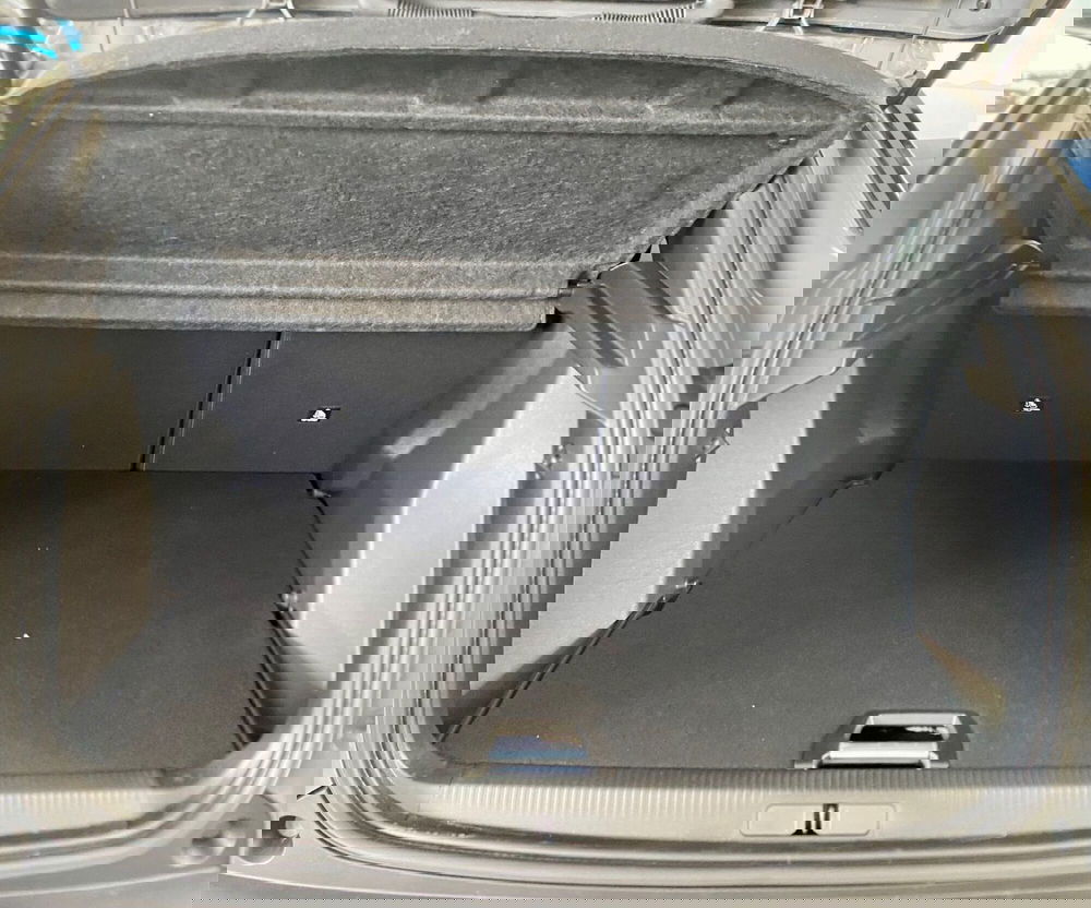 Peugeot 2008 nuova a Bari (9)