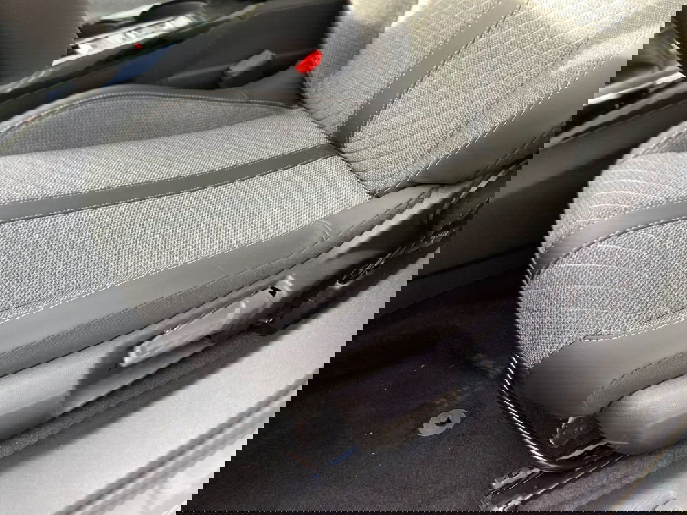 Peugeot 2008 nuova a Bari (10)