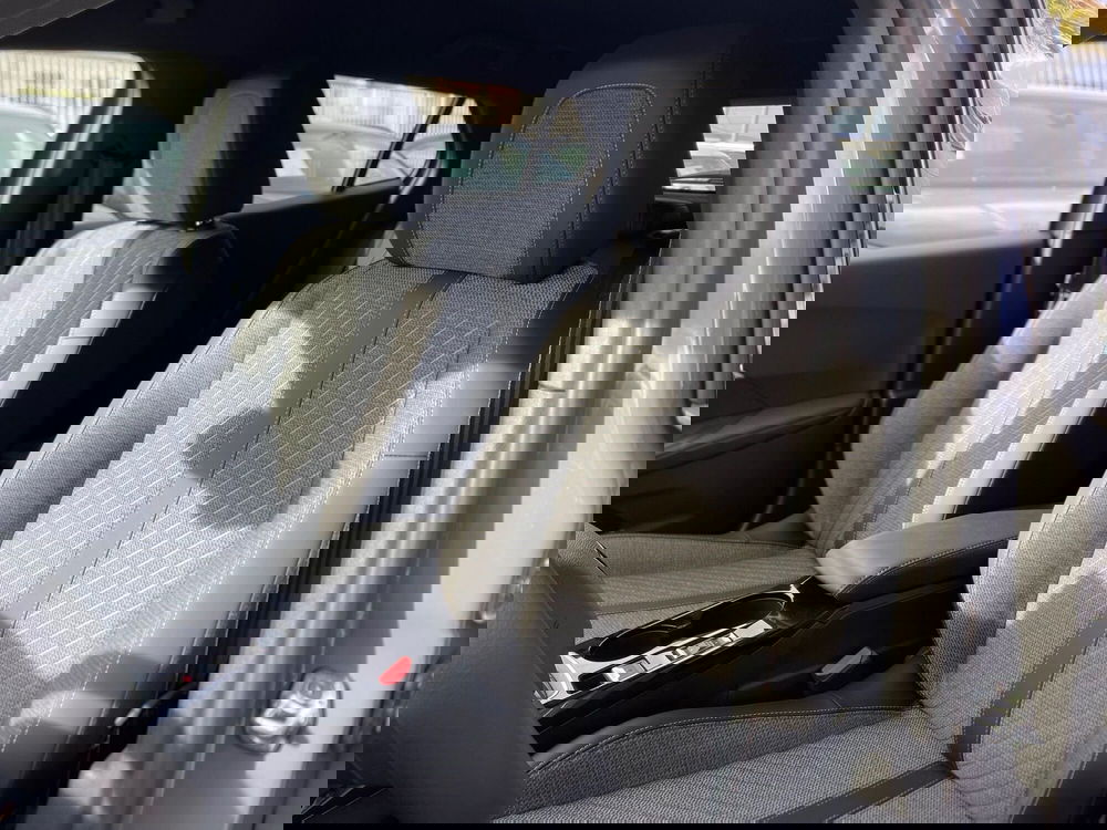 Peugeot 2008 nuova a Bari (9)