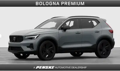 Volvo XC40 2.0 b3 Plus Black Edition auto nuova a Casalecchio di Reno