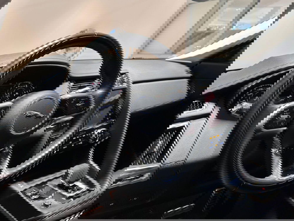 Jaguar E-Pace usata a Varese (11)